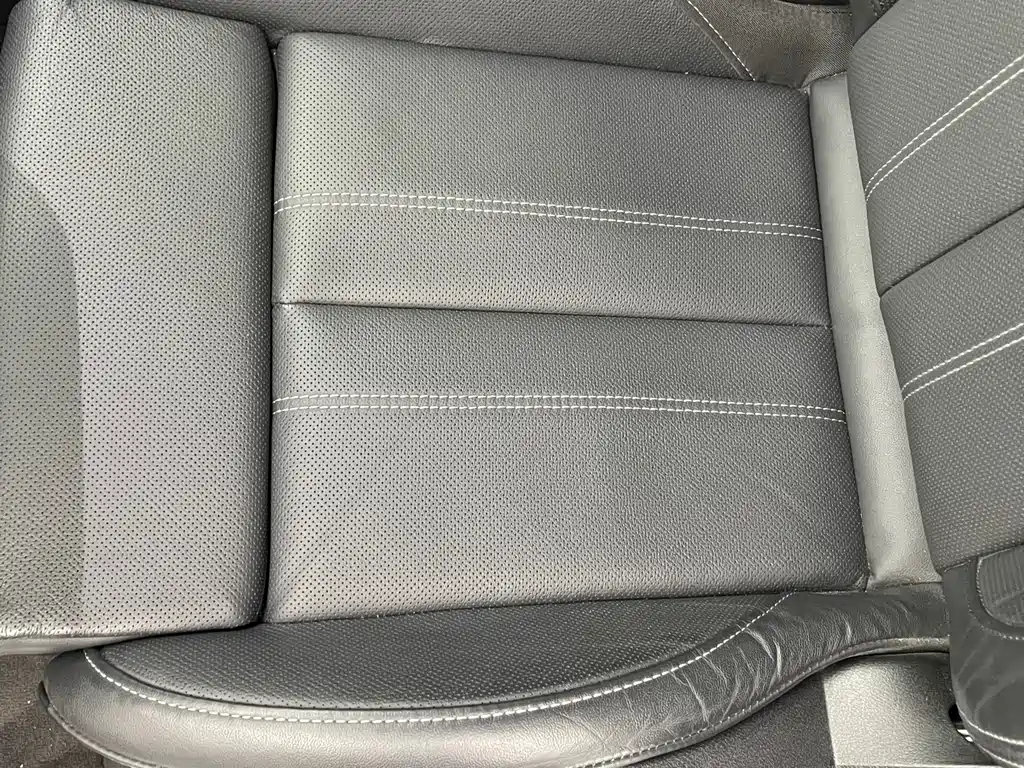 Audi A4L 2023 — фото 17