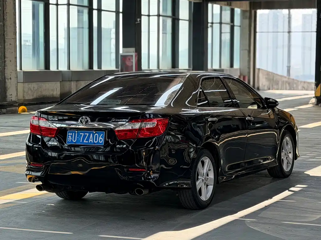 Toyota Camry 2013 — фото 4