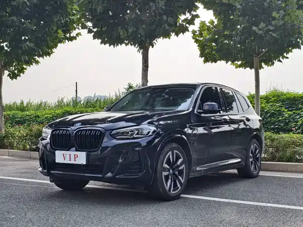 BMW iX3 2025
