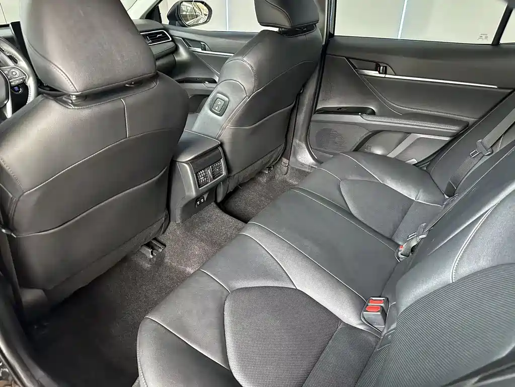Toyota Camry 2022 — фото 10