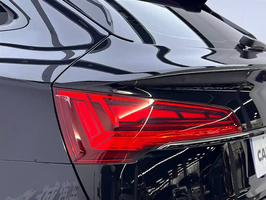 Audi Q5L Sportback 2023 — фото 11