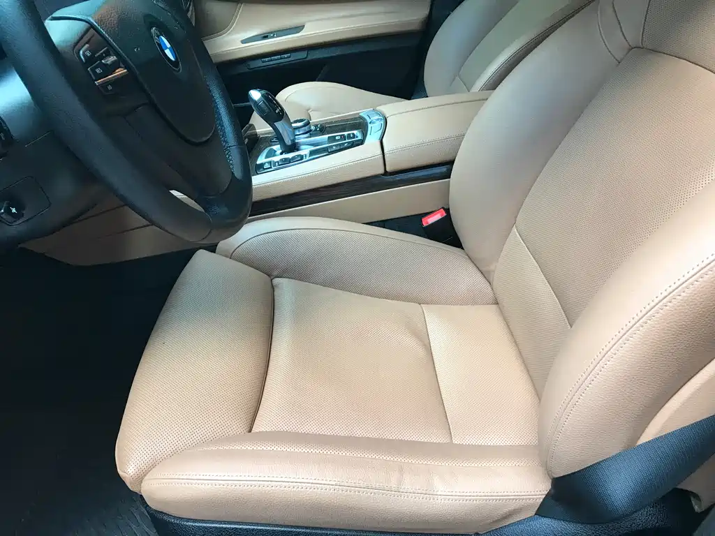 BMW 7 Series 2012 — фото 10