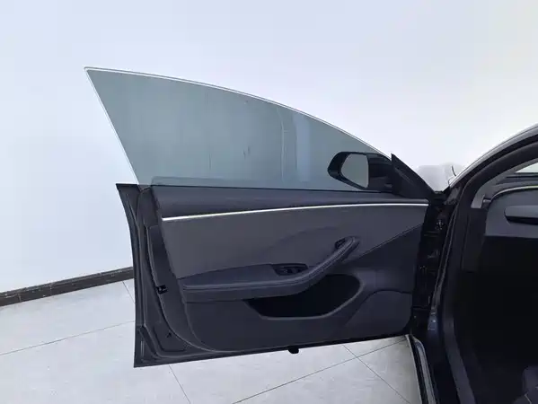 Tesla Model 3 2025