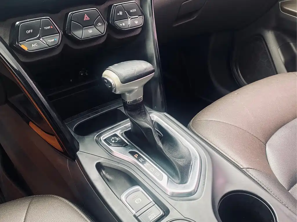 GAC Trumpchi GS4 2017 — фото 16