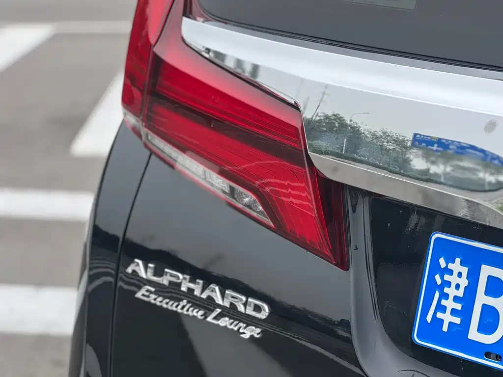 Toyota Alphard 2017 — фото 17