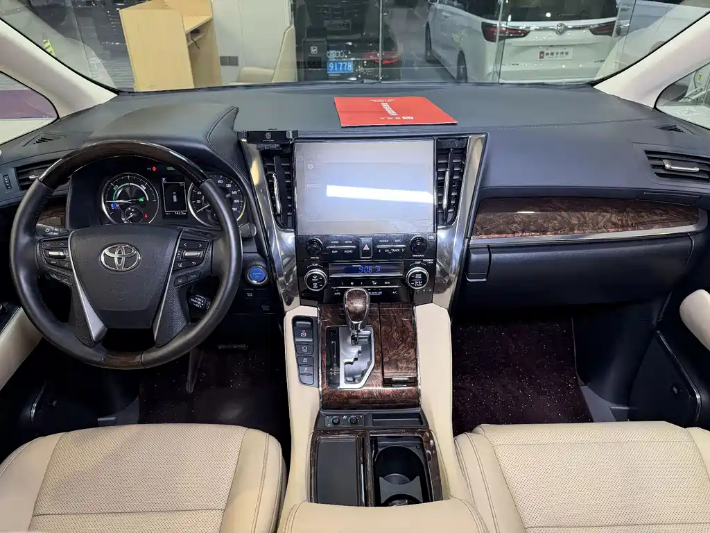 Toyota Alphard 2020 — фото 11