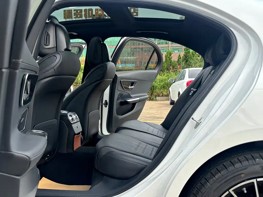 Mercedes-Benz C-Class 2023 — фото 8