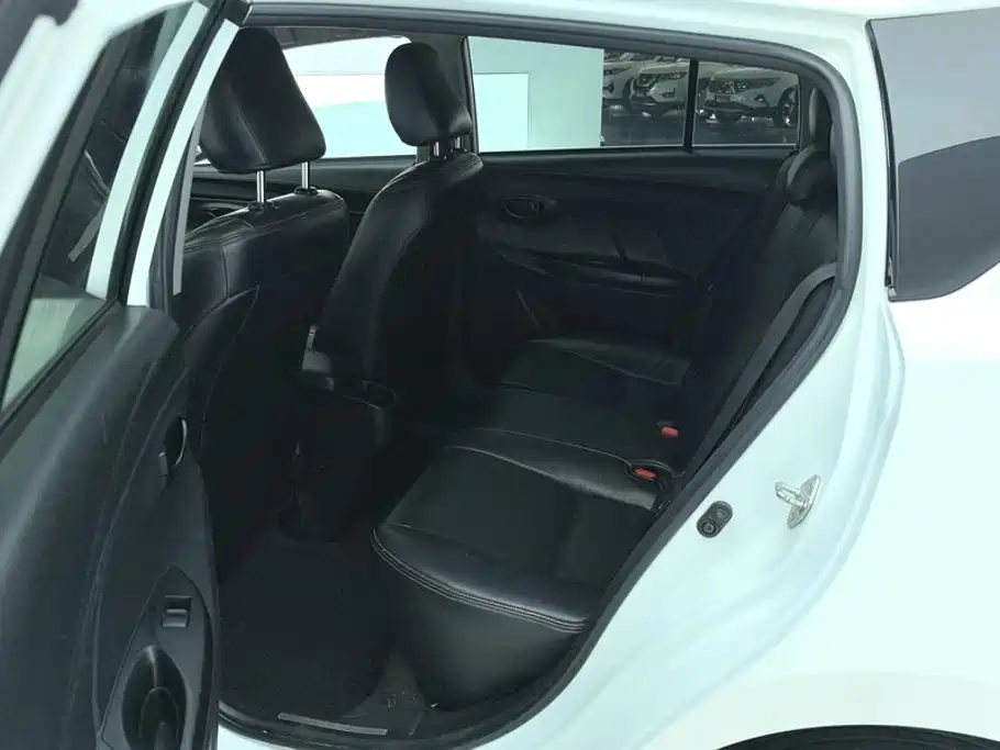 Toyota Yaris L 2018 — фото 11