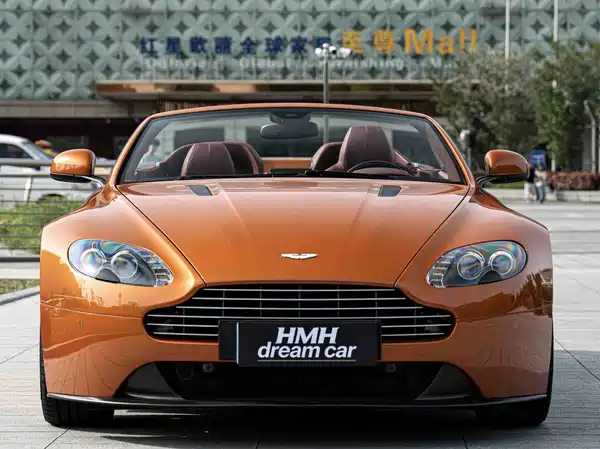 Aston Martin V8 Vantage 2012