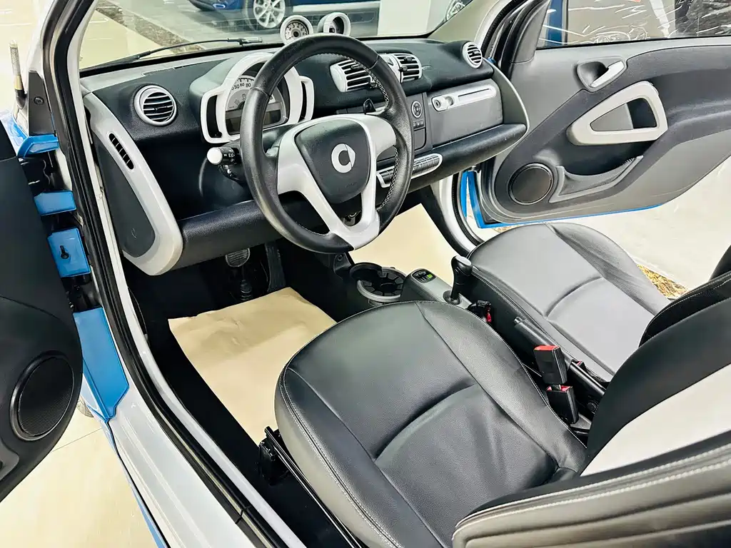 smart Fortwo 2013 — фото 15
