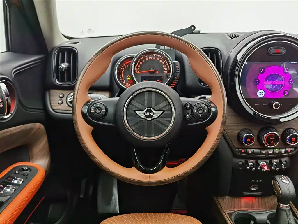 MINI Countryman 2017 — фото 11