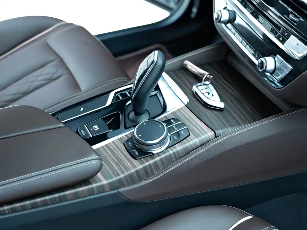 BMW 5 Series 2018 — фото 13