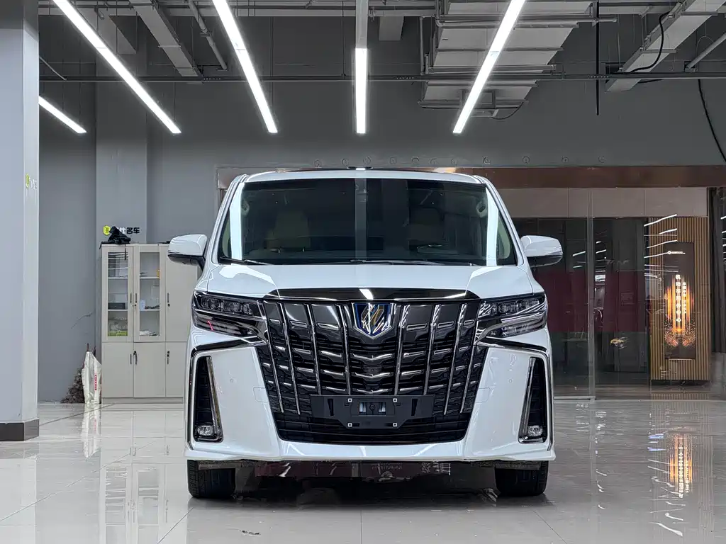 Toyota Alphard 2023 — фото 1