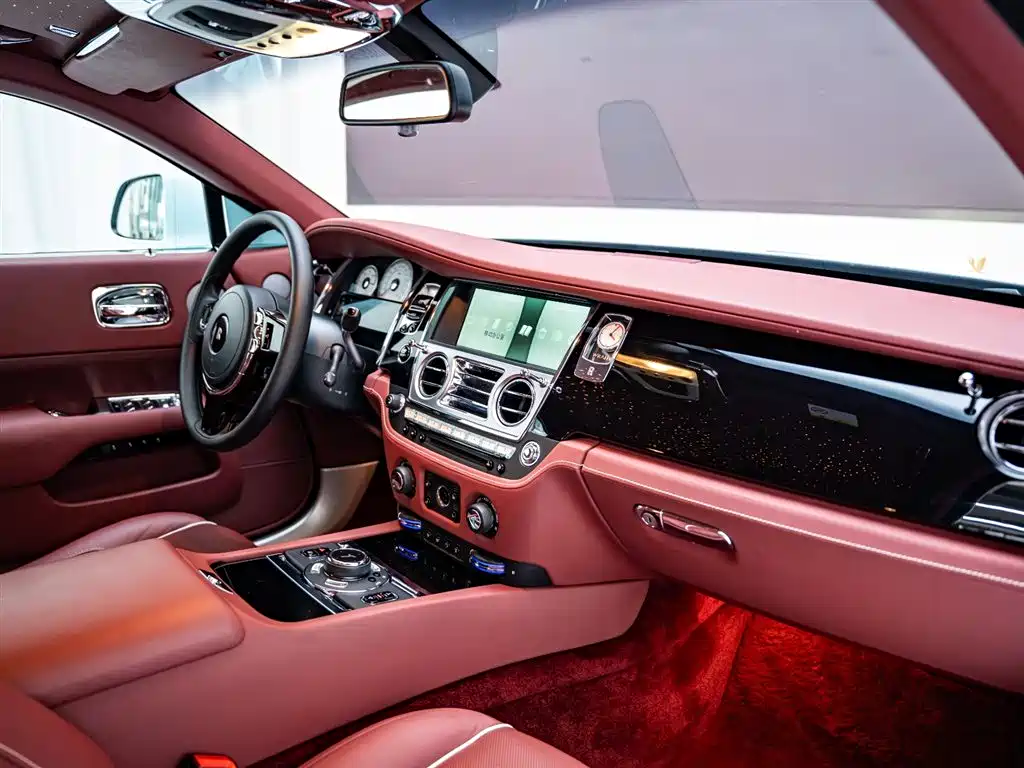 Rolls-Royce Phantom 2017 — фото 15