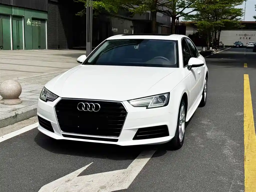 Audi A4L 2016 — фото 1