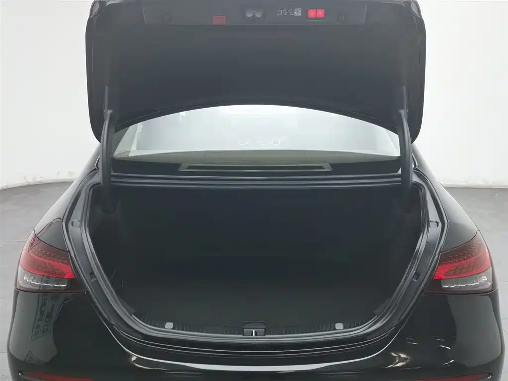 Mercedes-Benz E-Class 2022 — фото 16
