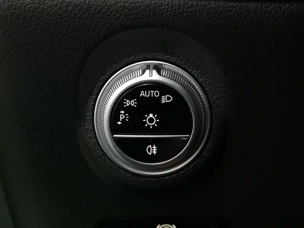 Mercedes-Benz C-Class 2023 — фото 21