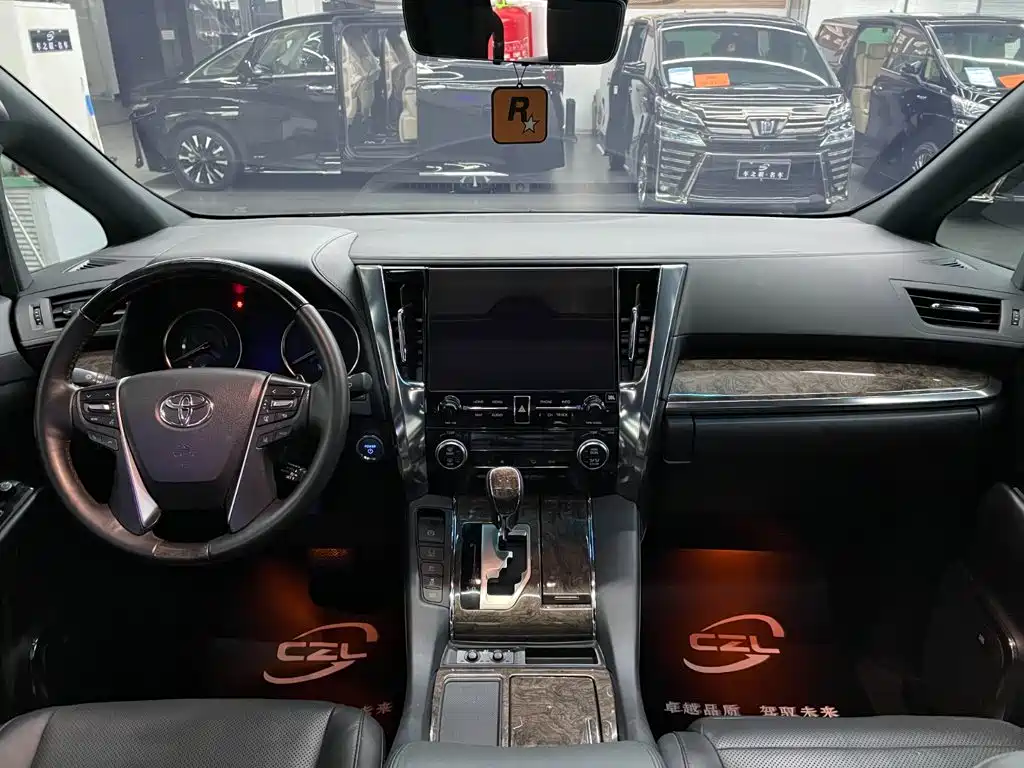 Toyota Vellfire 2023 — фото 7