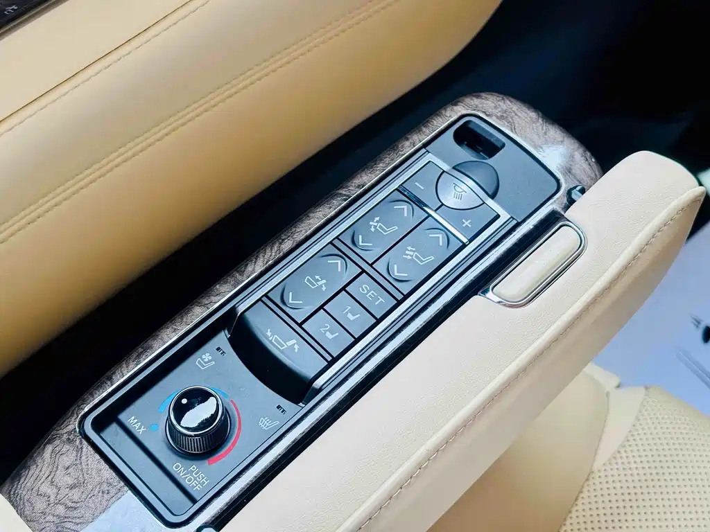 Toyota Alphard 2021 — фото 18
