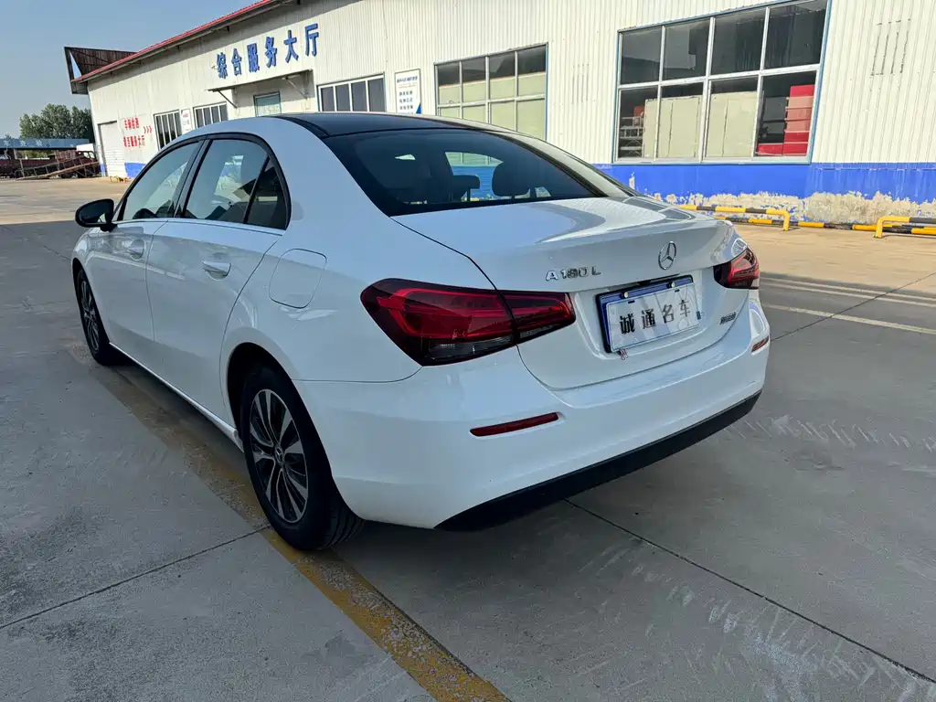 Mercedes-Benz A-Class 2019 — фото 11