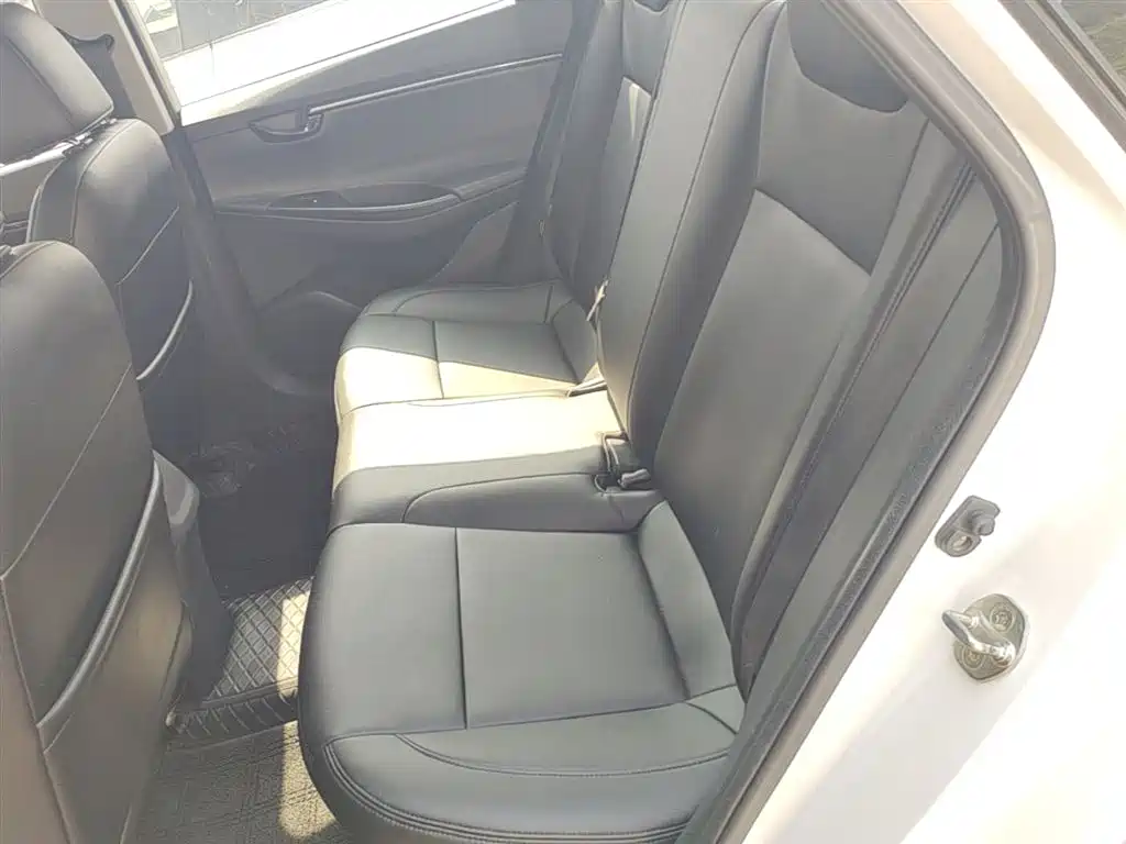 Hyundai Elantra 2019 — фото 17