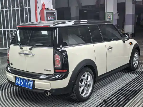 MINI Clubman 2012