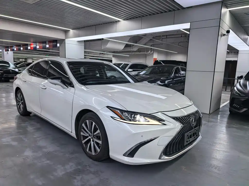 Lexus ES 2018
