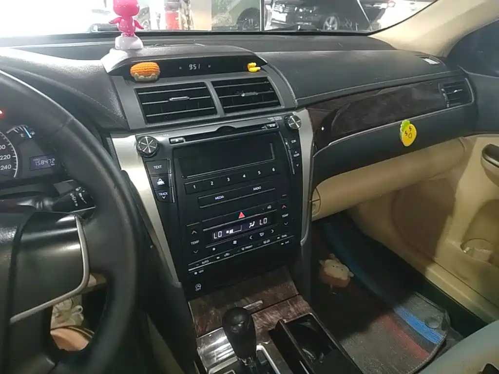 Toyota Camry 2017 — фото 13