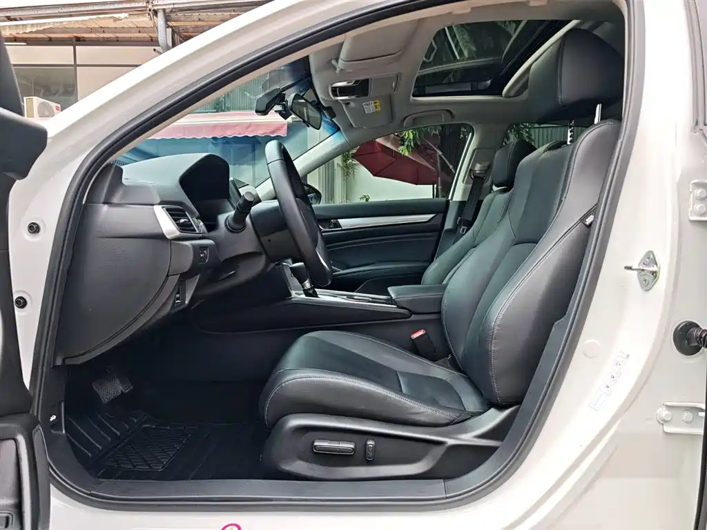 Honda Accord 2022 — фото 11