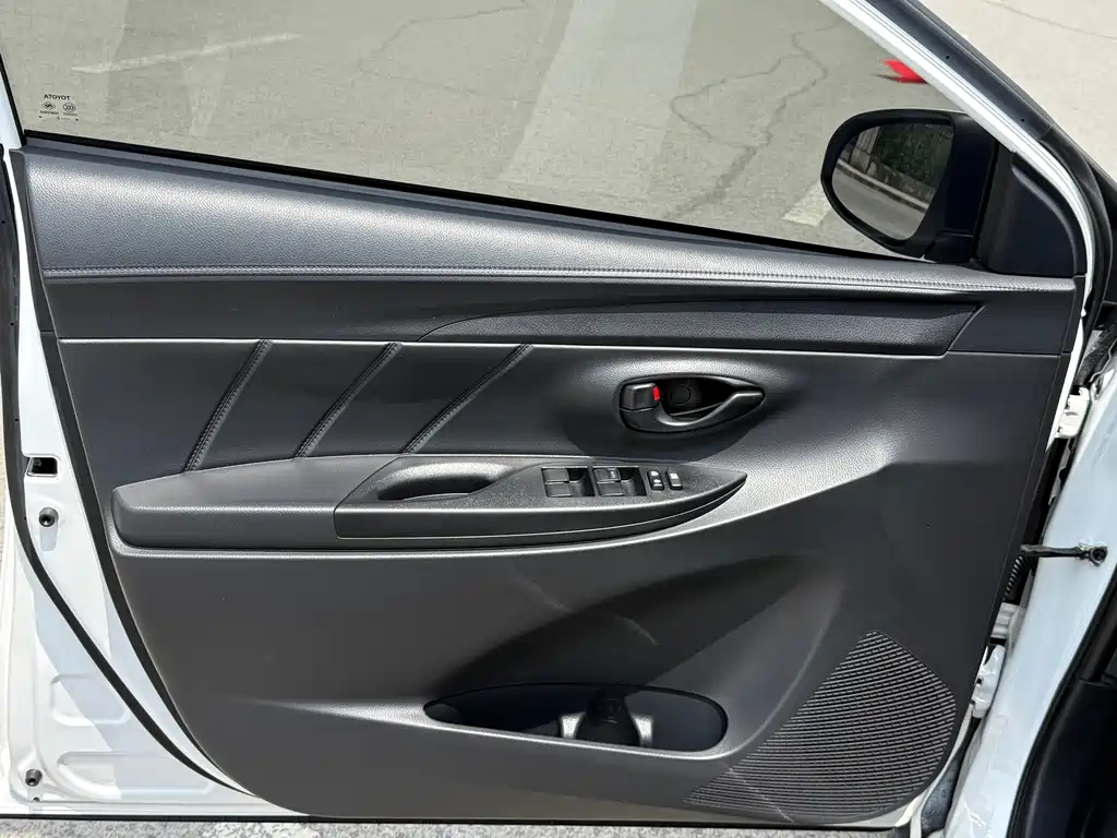 Toyota Yaris L 2023
