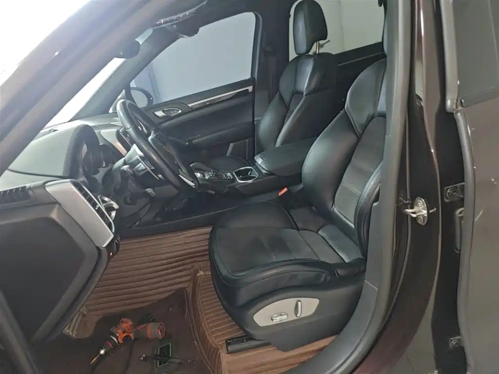 Porsche Cayenne 2017 — фото 15