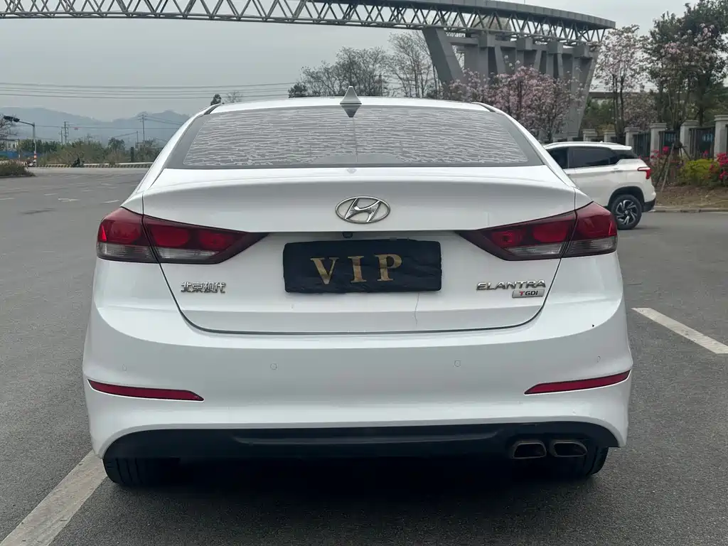 Hyundai Elantra 2019 — фото 8