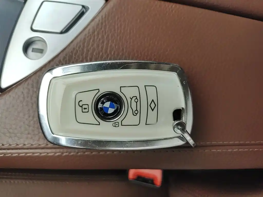 BMW 5 Series 2016 — фото 9