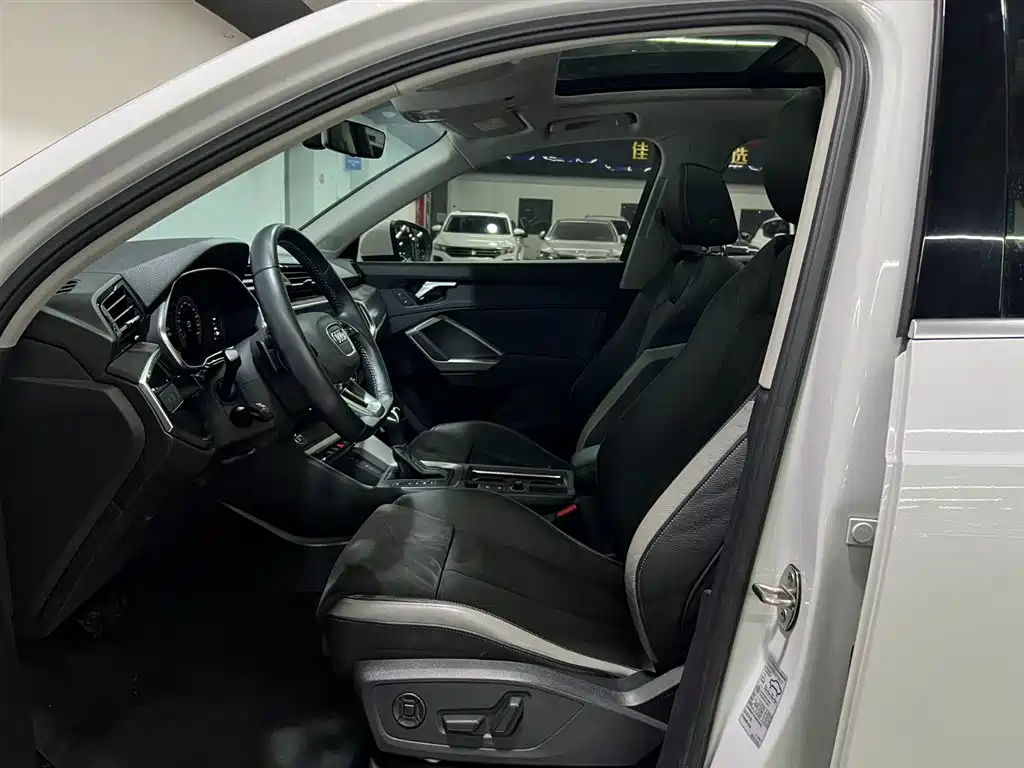 Audi Q3 2022 — фото 9