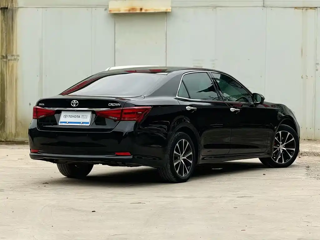 Toyota Crown 2016 — фото 3