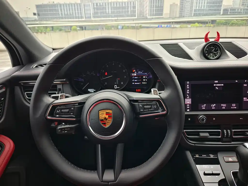Porsche Macan 2024 — фото 13