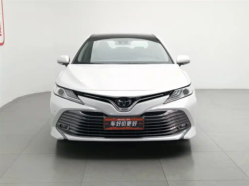 Toyota Camry 2018 — фото 3