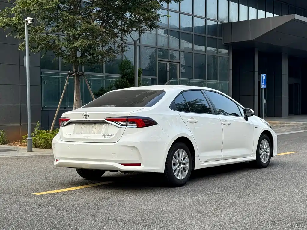 Toyota Corolla 2023 — фото 15