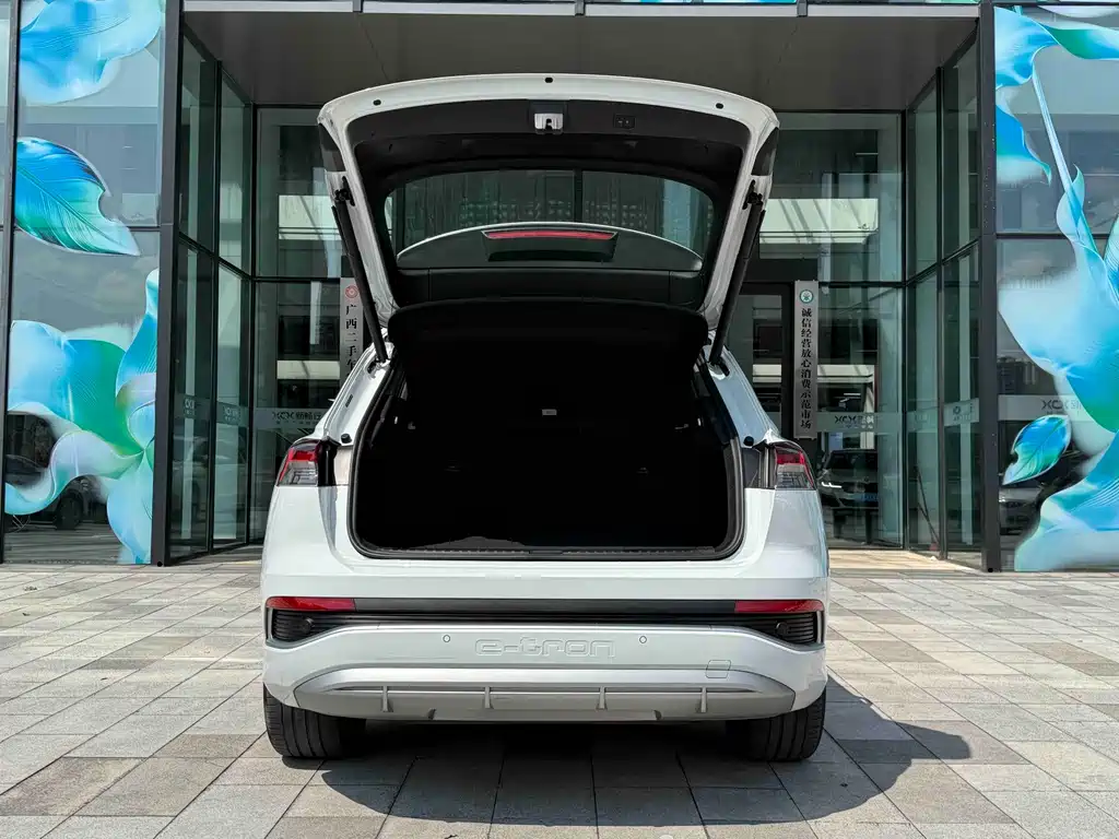 Audi Q4 E-Tron 2025 — фото 24