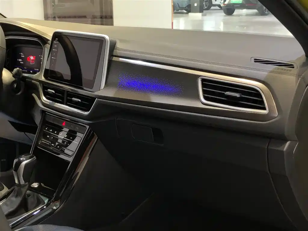 Volkswagen T-Roc 2023 — фото 4