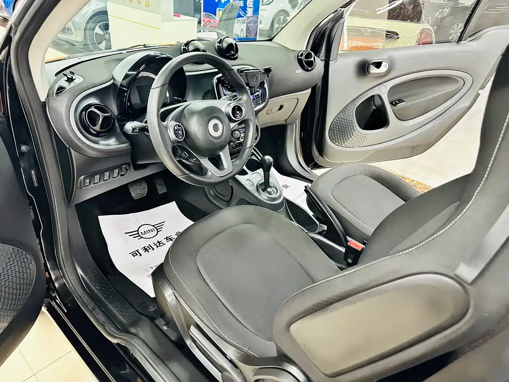 smart Fortwo 2018 — фото 15