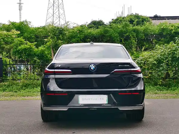 BMW i7 2025