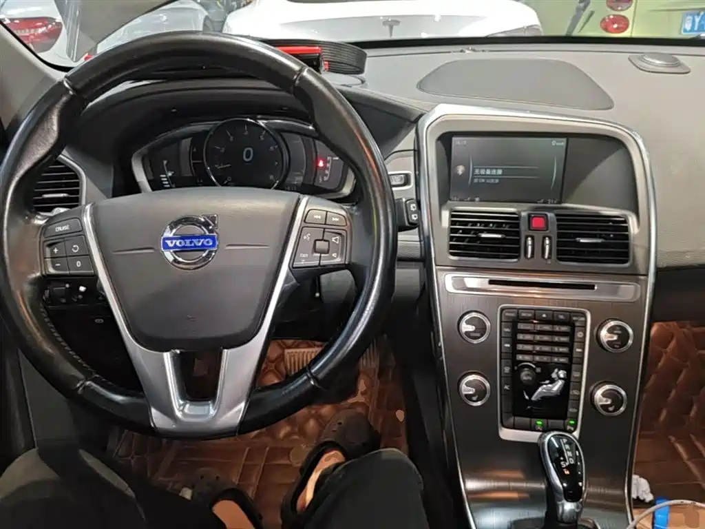 Volvo XC60 2016 — фото 10