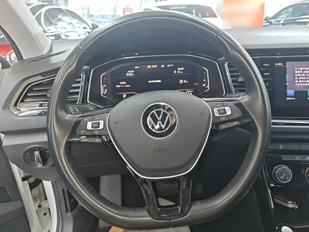 Volkswagen T-Roc 2023 — фото 11