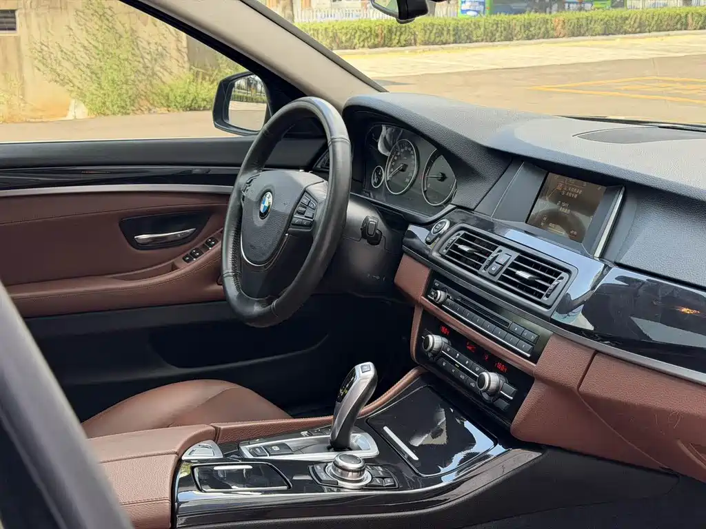 BMW 5 Series 2014 — фото 12