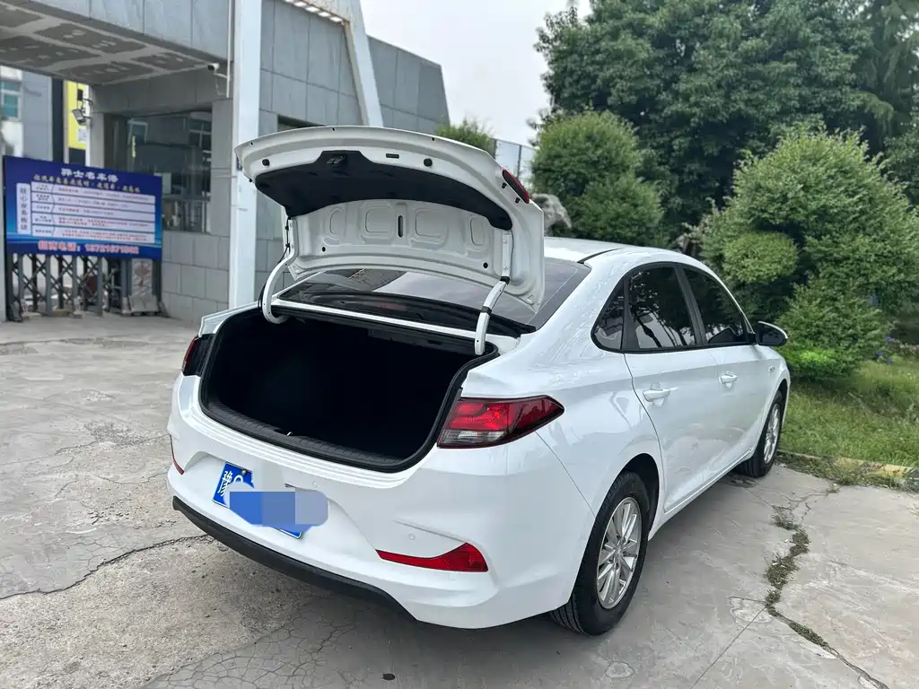 Hyundai Elantra 2019 — фото 19