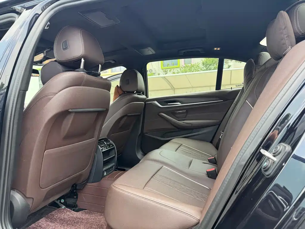 BMW 5 Series 2020 — фото 14