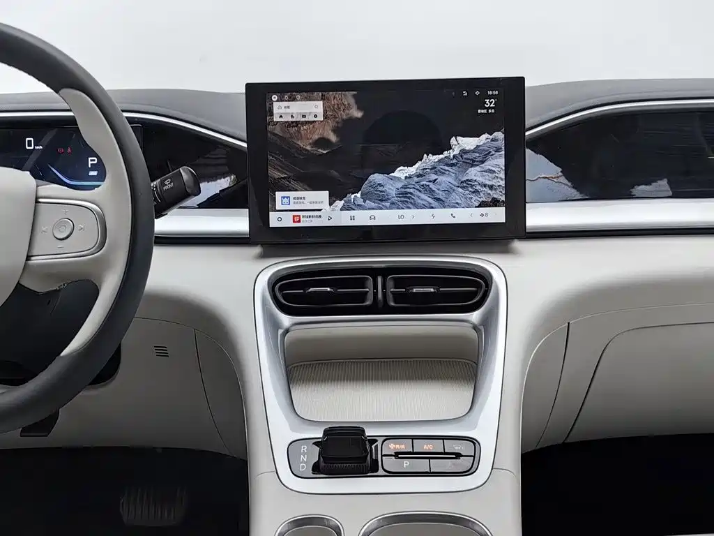 Geely Galaxy Starwish 2025 — фото 12