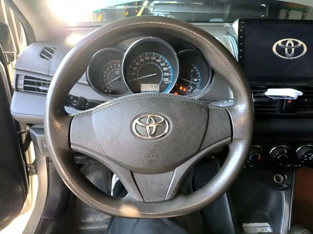 Toyota Vios 2015 — фото 11