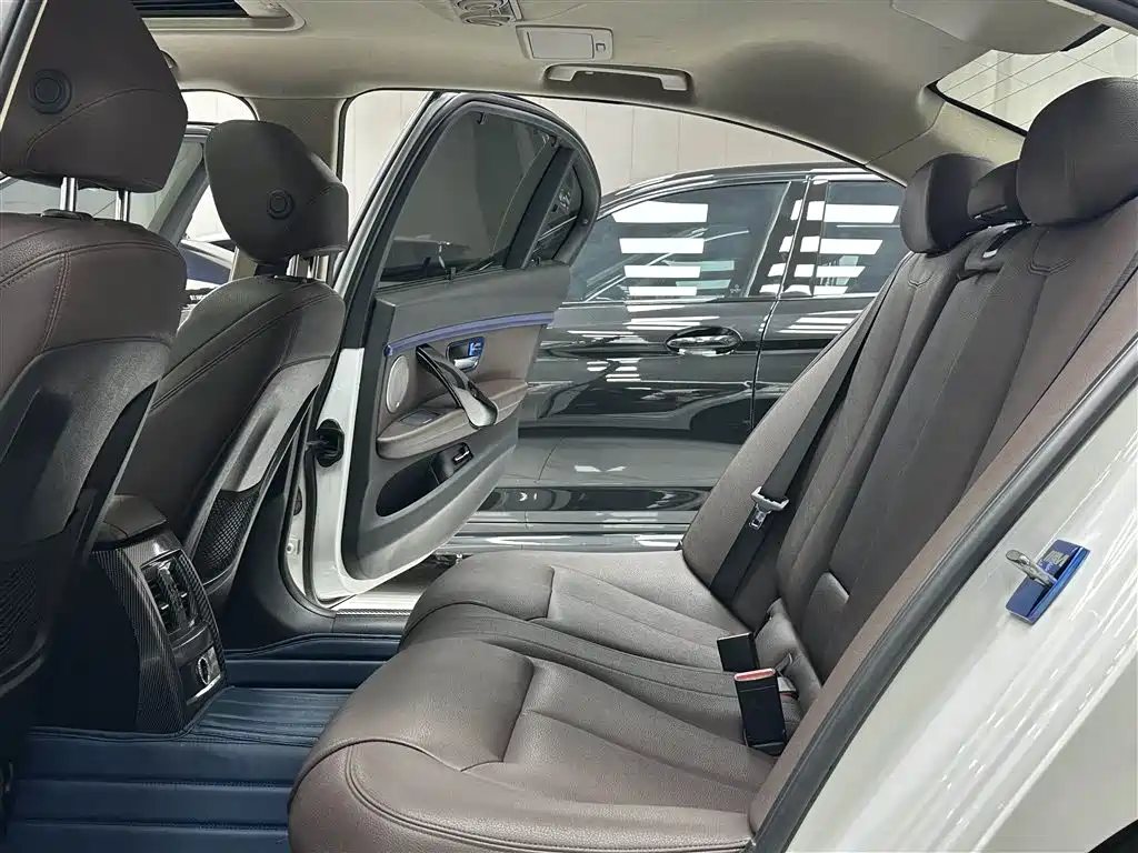 BMW 3 Series 2019 — фото 16